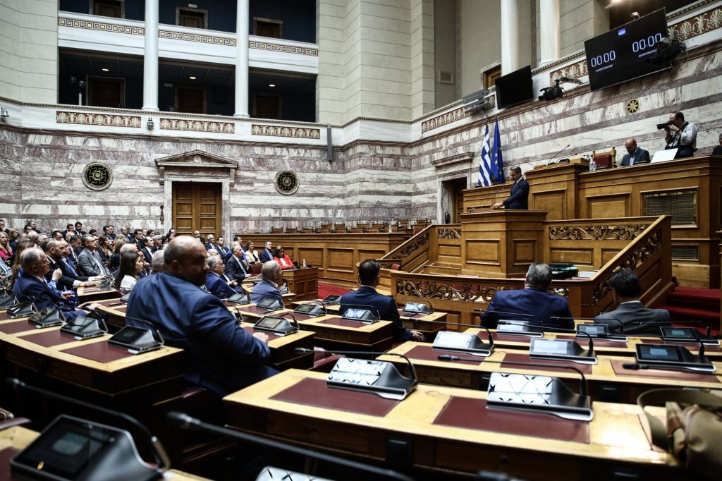 Βουλή: Ψηφίστηκε το πολυνομοσχέδιο του υπουργείου Οικονομικών