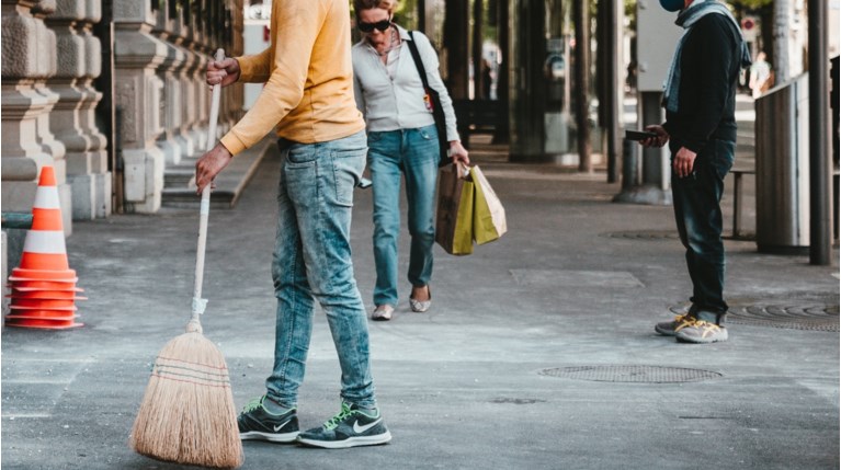 Υπουργείο Δικαιοσύνης: Κοινωφελής εργασία για ποινές κάτω από 2 έτη και «βραχιολάκι»