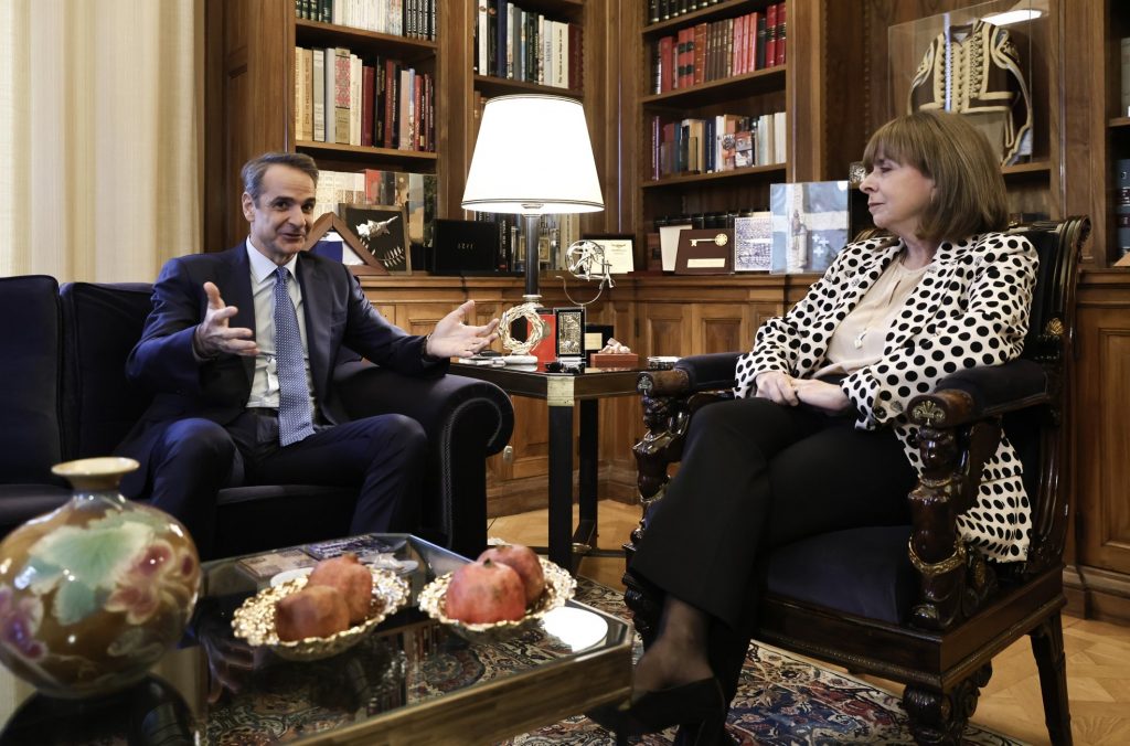 Μητσοτάκης σε Σακελλαροπούλου: Iστορική η μεταρρύθμιση για τα πανεπιστήμια – Σε τροχιά σημαντικών αλλαγών η κυβέρνηση