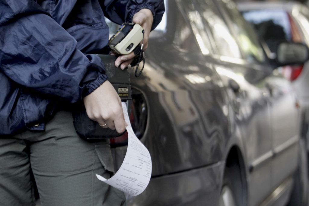 Οι απλήρωτες κλήσεις φέρνουν μπλόκο στους τραπεζικούς λογαριασμούς