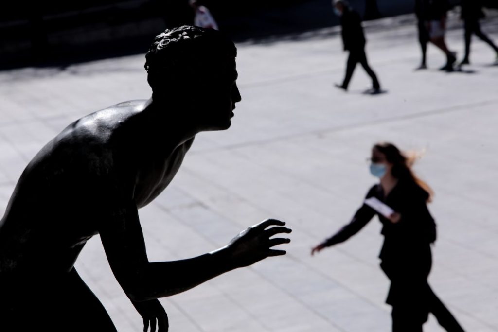 Εκρηκτικό κοκτέιλ κορωνοϊού, στρεπτόκοκκου και γρίπης – Τι λέει η Παγώνη