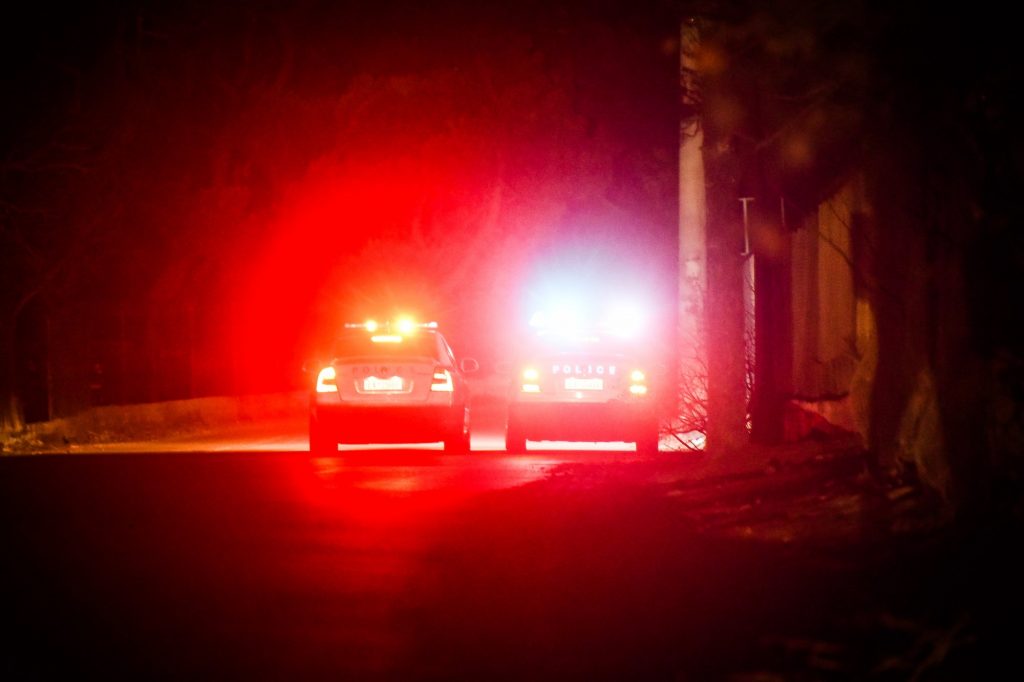 Έγκλημα στα Καλύβια: 16χρονος μαχαίρωσε μέχρι θανάτου τον πατέρα του