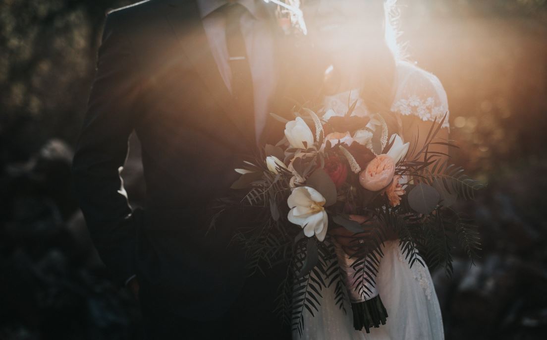 Ποιοι επώνυμοι φόρεσαν βέρα στο δεξί και ποιοι έγιναν γονείς το 2023