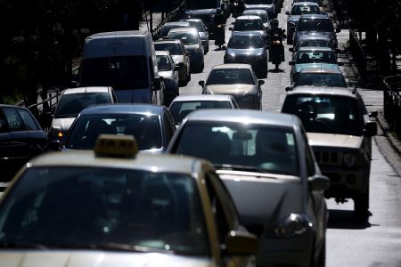 Κίνηση: Χάος και κόκκινοι δρόμοι στην Αθήνα – Ουρές χιλιομέτρων σε Κηφισό – Μπλόκο και στην Αττική Οδό