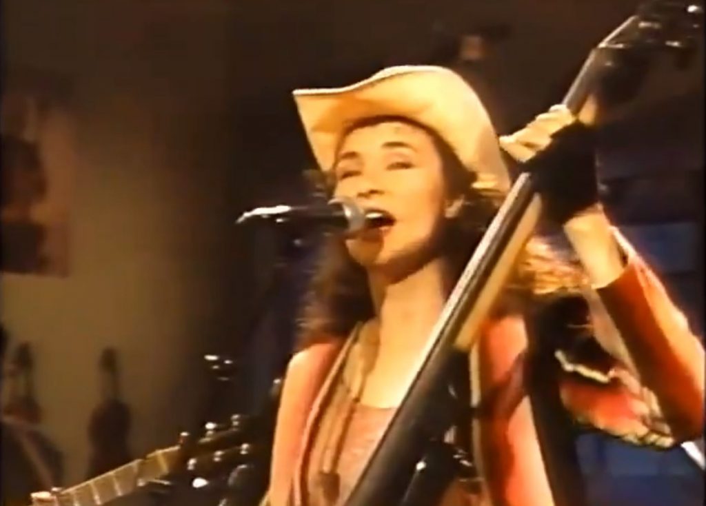 Dixie Chicks: Σκοτώθηκε σε τροχαίο η Laura Lynch, ιδρυτικό μέλος της μπάντας – Ο πόλεμος στο Ιράκ, οι δηλώσεις κατά Μπους και το μποϊκοτάζ στις ΗΠΑ