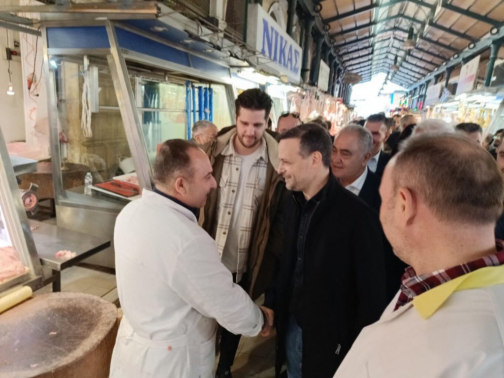 Χάρης Δούκας: Επισκέφθηκε το εμπορικό τρίγωνο και τη Βαρβάκειο Αγορά