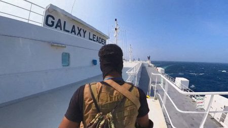 Χούθι: «Ρίξαμε πυραύλους σε εμπορικό πλοίο στην Ερυθρά Θάλασσα»