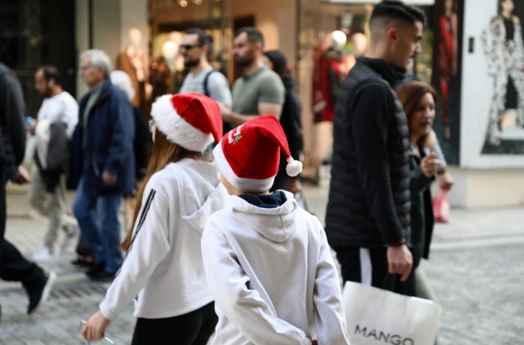 Κλειστά τα καταστήματα σήμερα Τρίτη – Το εορταστικό ωράριο
