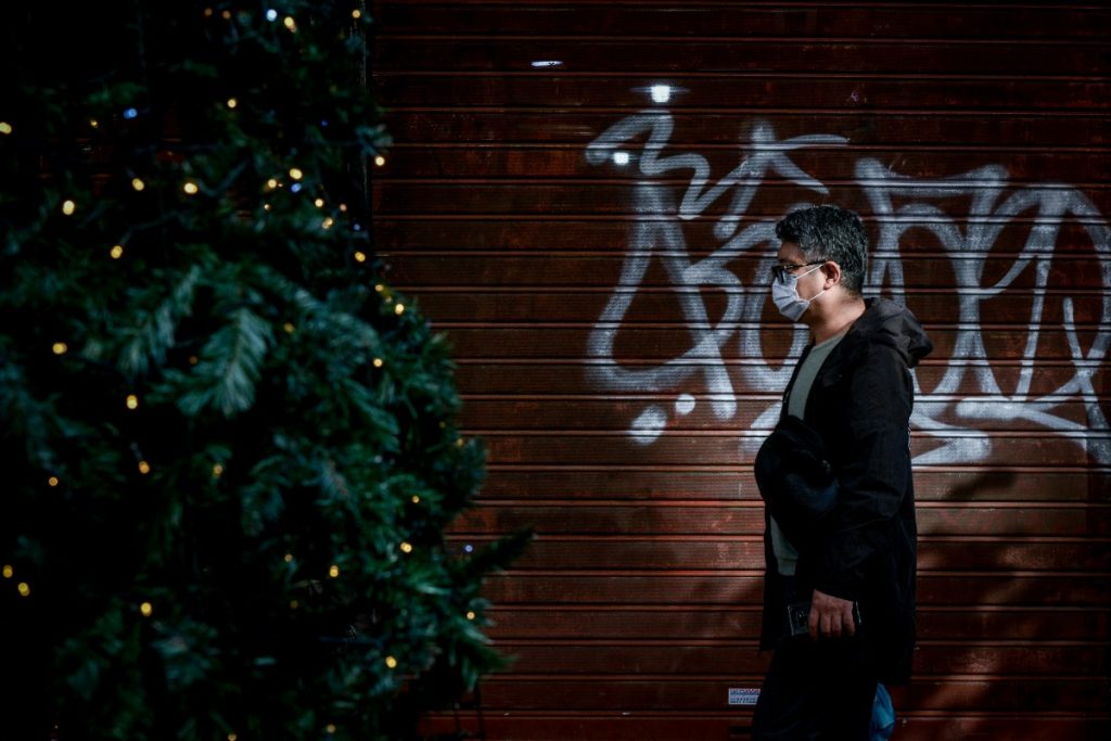 Κορωνοϊός: Τι αποφάσισε η Εθνική Επιτροπή Λοιμώξεων για τις μάσκες