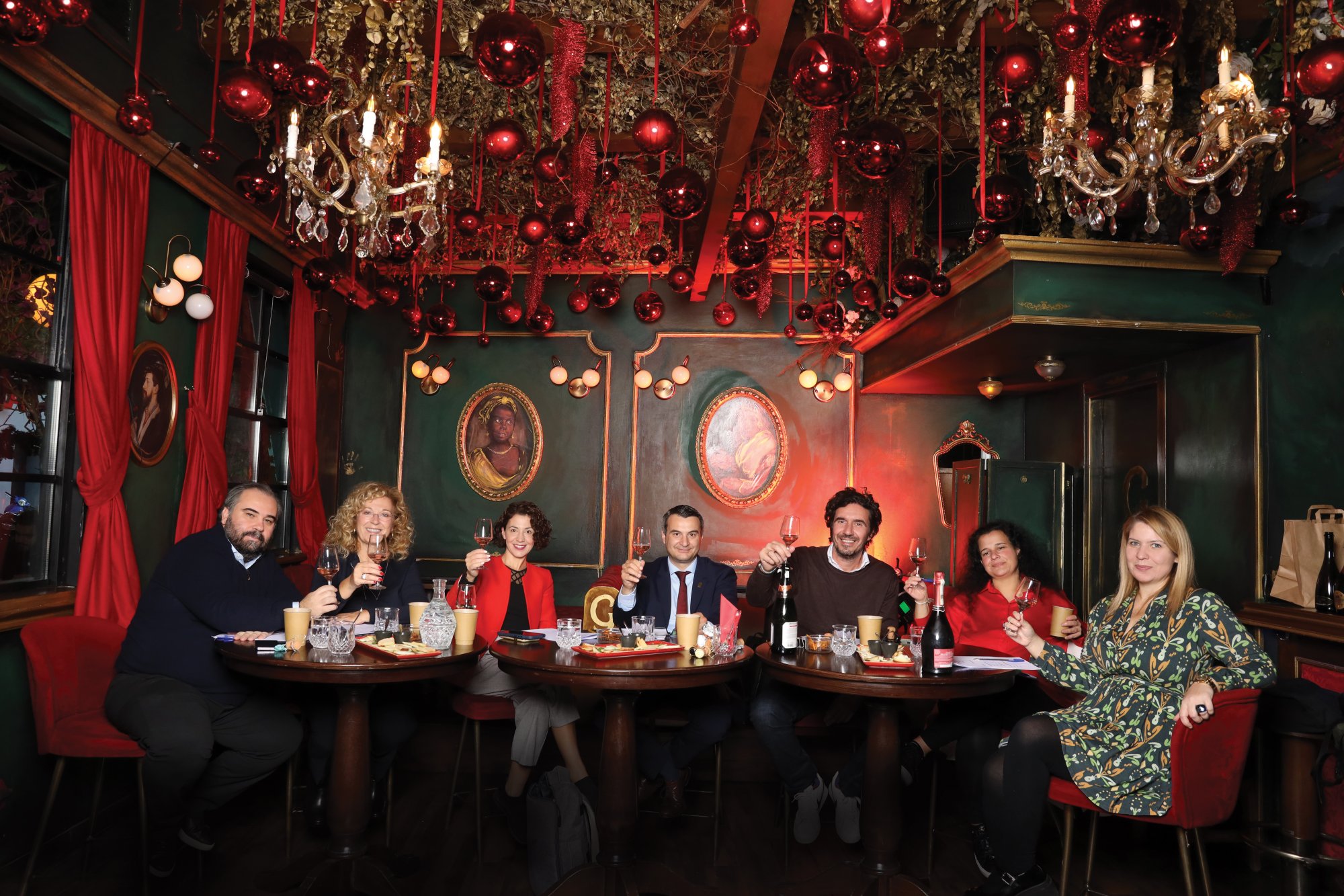 Δοκιμάσαμε 16 ελληνικά και ιταλικά αφρώδη κρασιά