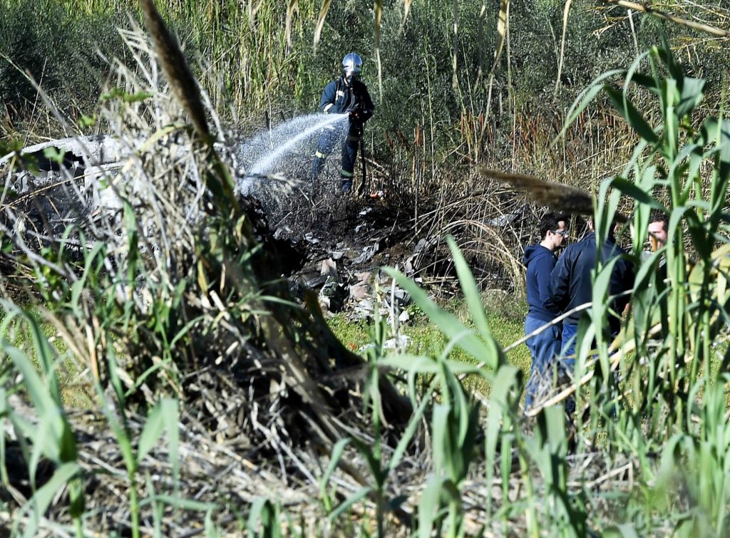 Πτώση αεροσκάφους στην Καλαμάτα: Όλα τα ενδεχόμενα ανοικτά – Ποια η επικρατέστερη εκδοχή