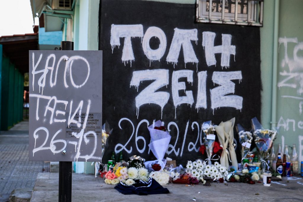 Απολογείται ο αδελφοκτόνος  – Καταθέτουν μάνα, γιαγιά και σύντροφος