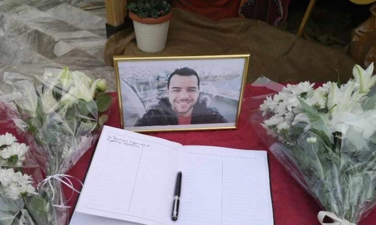 Θεσσαλονίκη: Θρήνος στο στερνό «αντίο» γο 32χρονο αστυνομικό που δολοφονήθηκε από τον Νορβηγό