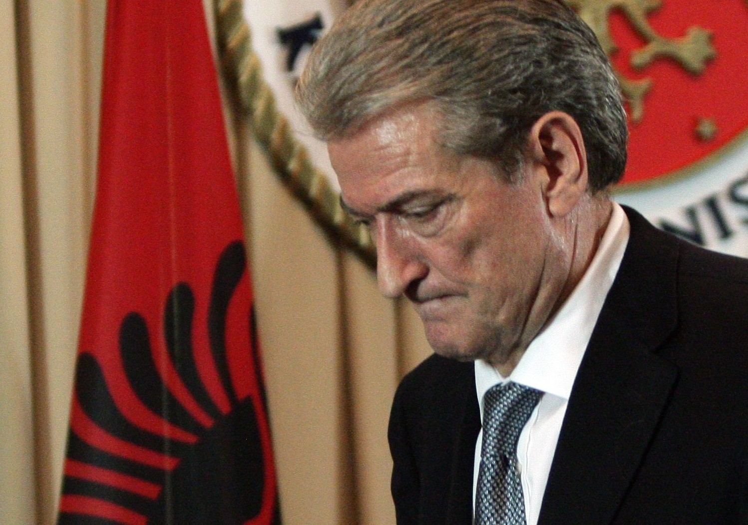 Αλβανία: Σε κατ’ οίκον κράτηση ο Σαλί Μπερίσα – Κατηγορείται για διαφθορά