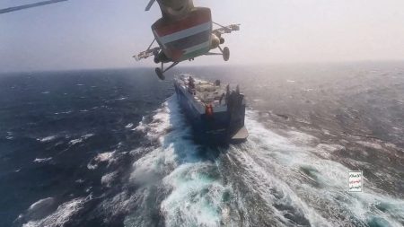 Ερυθρά θάλασσα: Αμερικανικό καταδρομικό κατέρριψε πυραύλους των Χούθι