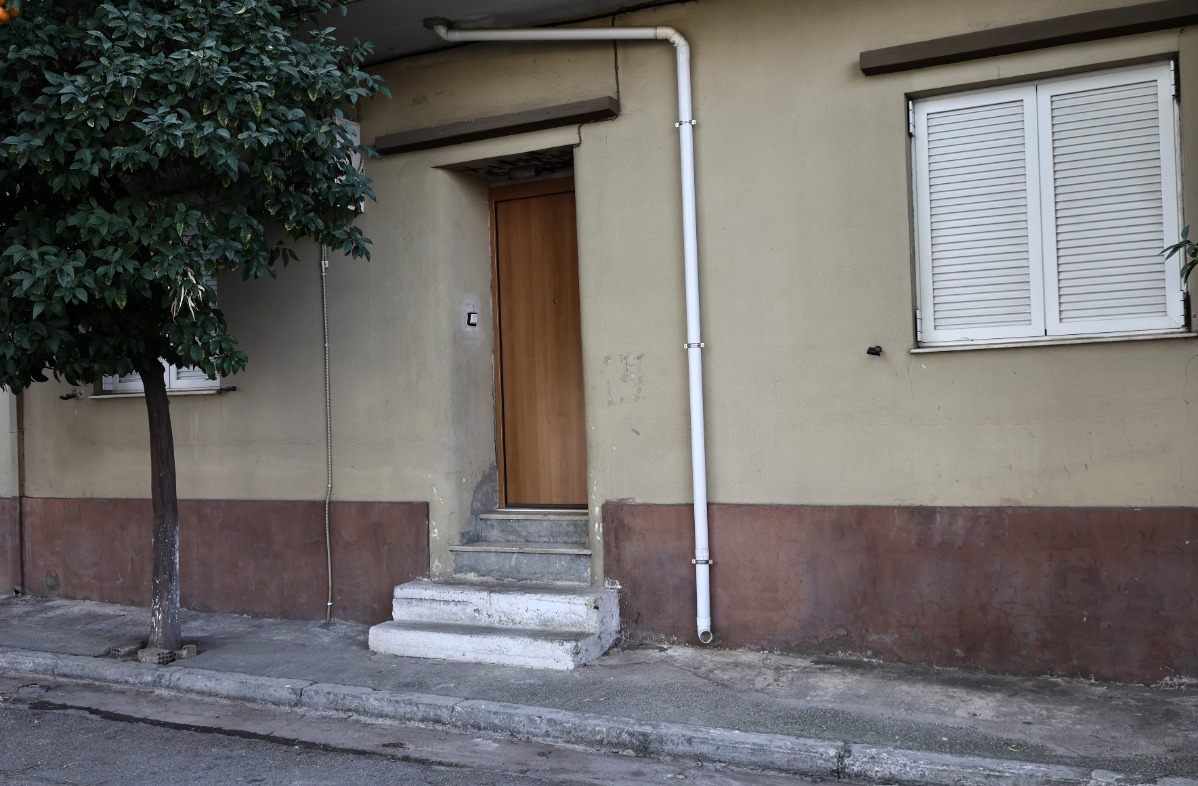 Περιστέρι: «Μας χτυπούσε συνέχεια» – Τι ισχυρίστηκε η μητέρα του 35χρονου πατροκτόνου