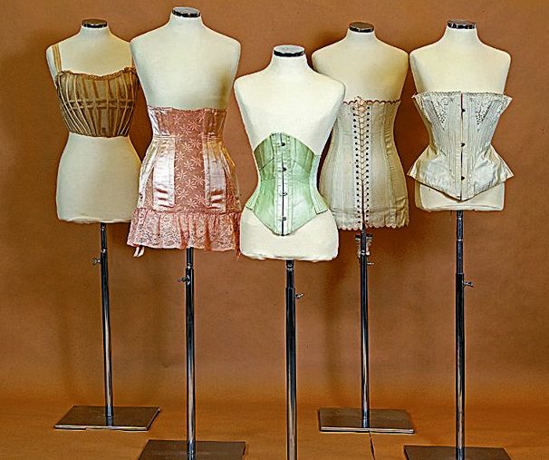 Η γυναικεία απελευθέρωση με τη μελέτη των ενδυμάτων