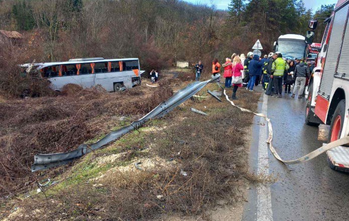 Βουλγαρία: Τουριστικό λεωφορείο με Έλληνες συγκρούστηκε με νταλίκα – 10 τραυματίες
