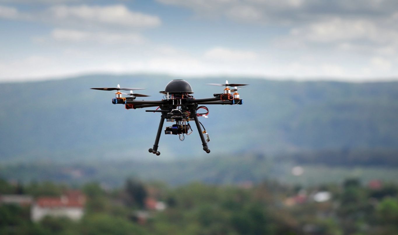 Απίστευτο περιστατικό στην Κρήτη: Επίθεση με drone σε επιχείρηση ζωοτροφών