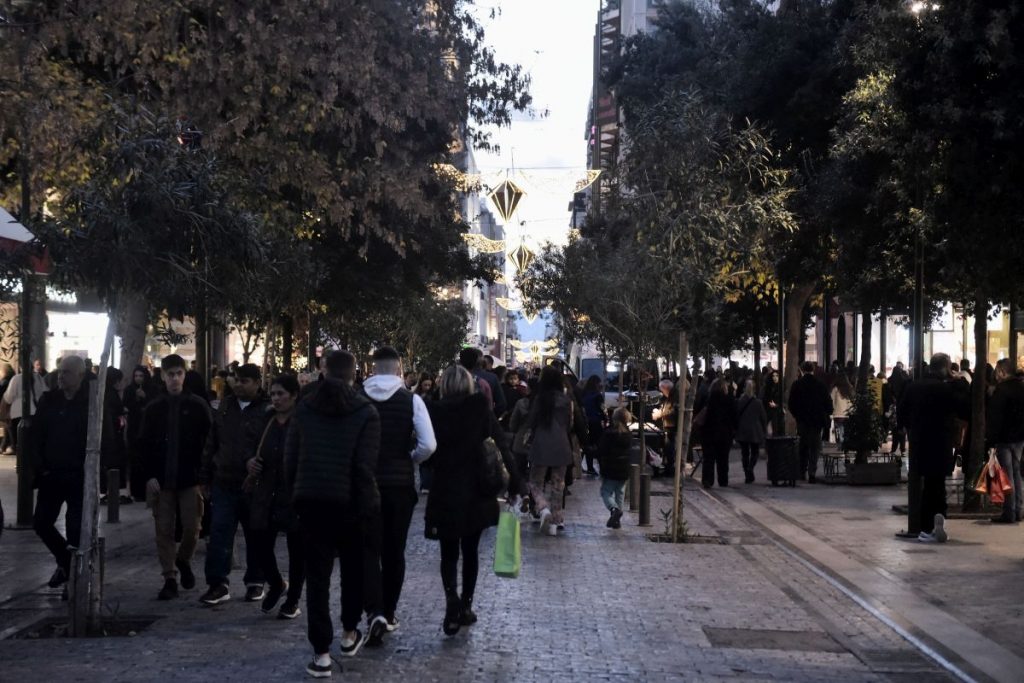 Κλειστά σήμερα τα καταστήματα – Πότε ξεκινούν οι χειμερινές εκπτώσεις