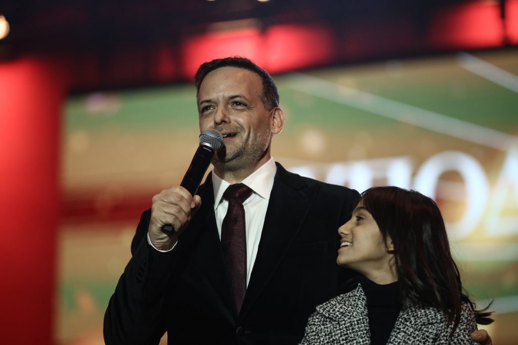 Ο Χάρης Δούκας και ένα «κοριτσάκι από την Παλαιστίνη»: 2024 και ακόμα ψάχνουμε τα αυτονόητα