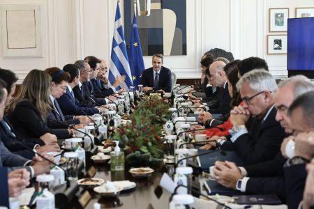 Υπουργικό με μέτρα για αισχροκέρδεια και «ελληνοποιήσεις» – Τι θα πει ο Μητσοτάκης
