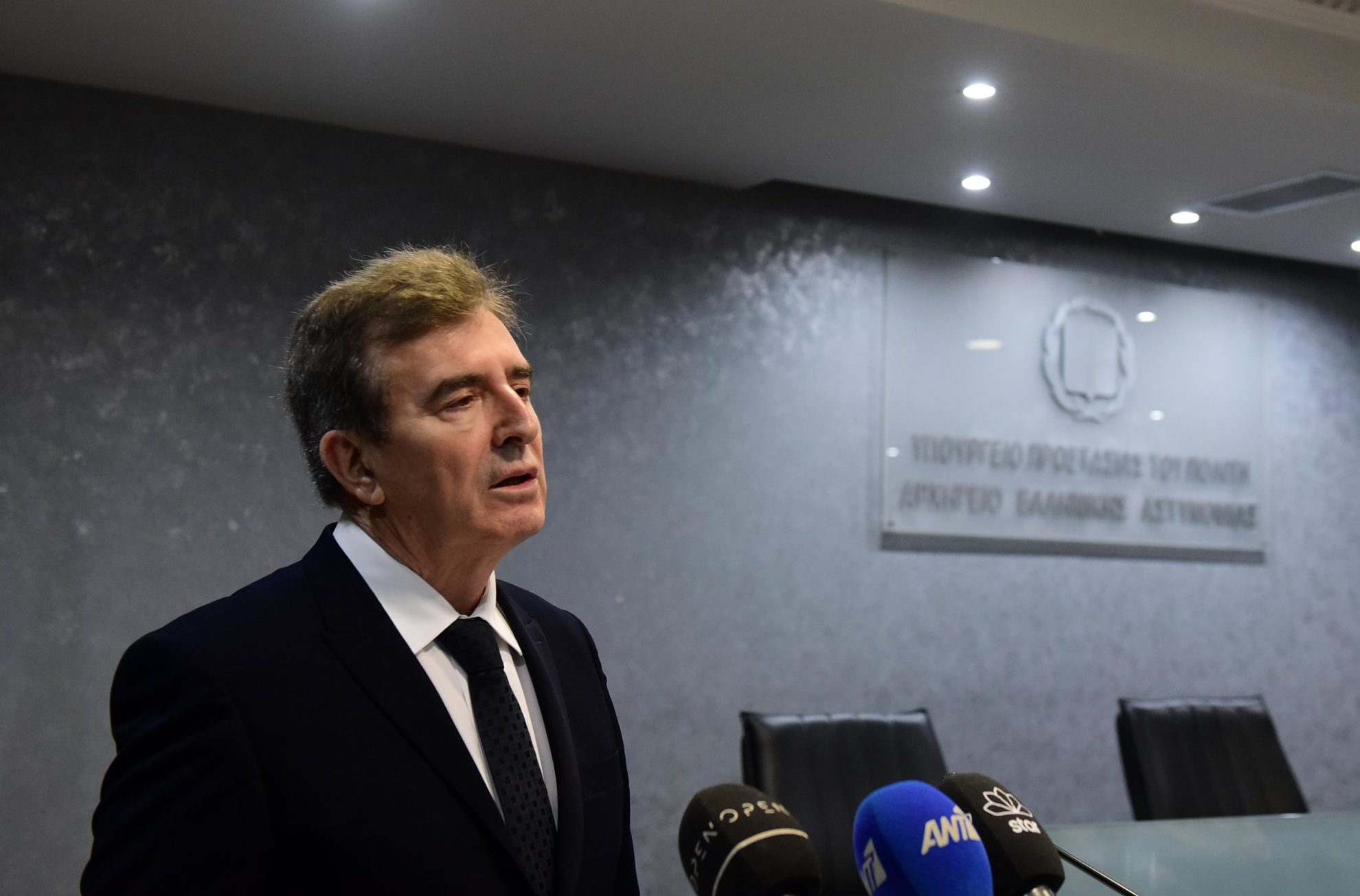 Αλλαγή σκυτάλης στο υπουργείο Προστασίας του Πολίτη – Παρέλαβε ο Χρυσοχοΐδης