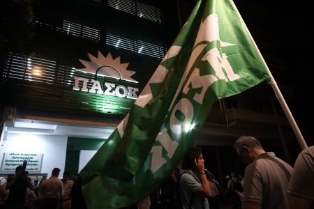 ΠαΣοΚ: Ιλαροτραγωδία η κόντρα ΝΔ – ΣΥΡΙΖΑ για την «υπουργοποίηση» Κασσελάκη