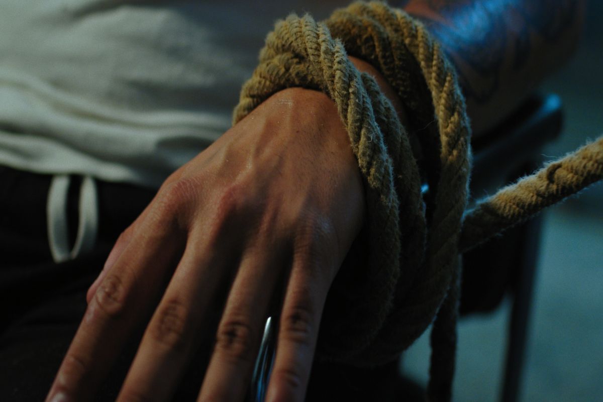 Ανάβυσσος: Απήγαγαν 29χρονο, τον έδεσαν και τον φίμωσαν – Mία σύλληψη