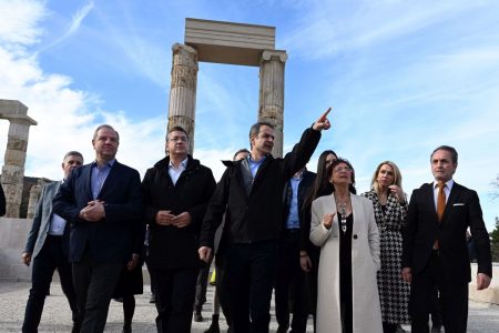 Αιγές – Μητσοτάκης: Το ανάκτορο του Φιλίππου επιβεβαιώνει την ελληνική διαχρονικότητα της Μακεδονίας