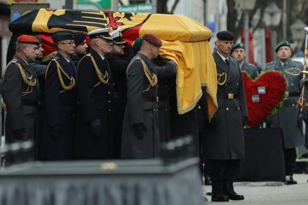 Σόιμπλε: Η Γερμανία αποχαιρέτησε τον σπουδαίο πολιτικό – Απούσα η Μέρκελ