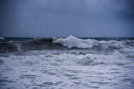 Κυπαρισσία: Τραγικός θάνατος για 66χρονη – Την παρέσυραν τα κύματα στο λιμάνι