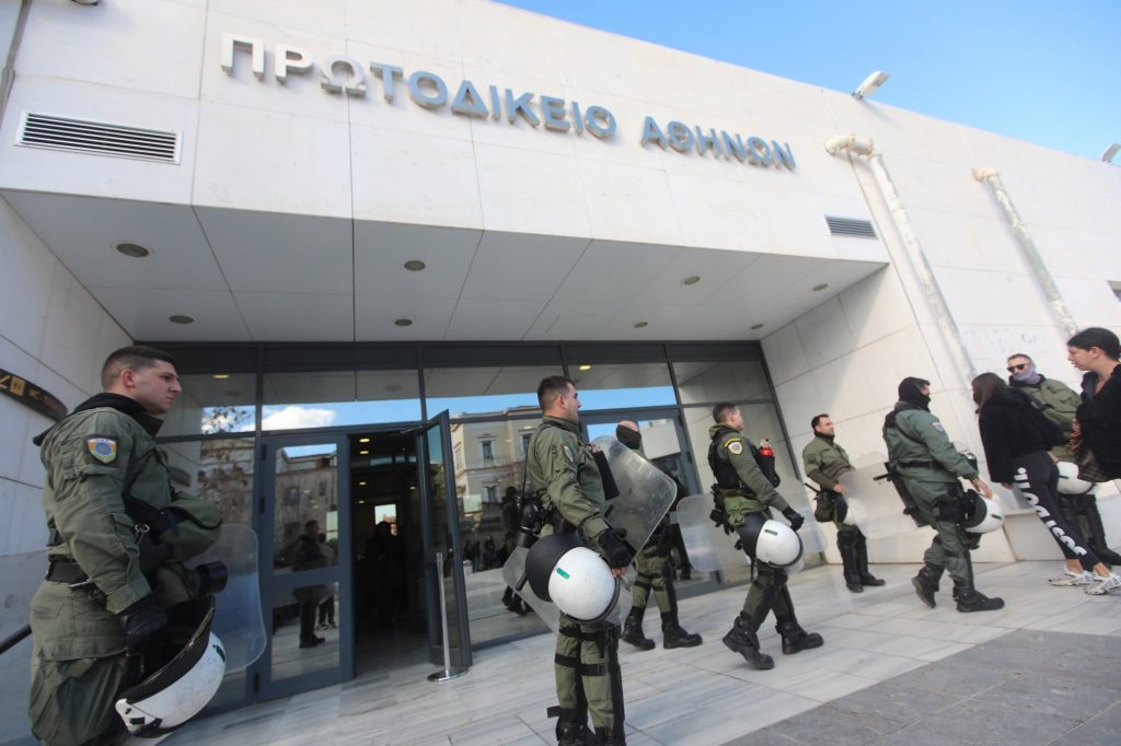 Κολωνός: Κεκλεισμένων των θυρών η δίκη για την κακοποίηση της 12χρονης