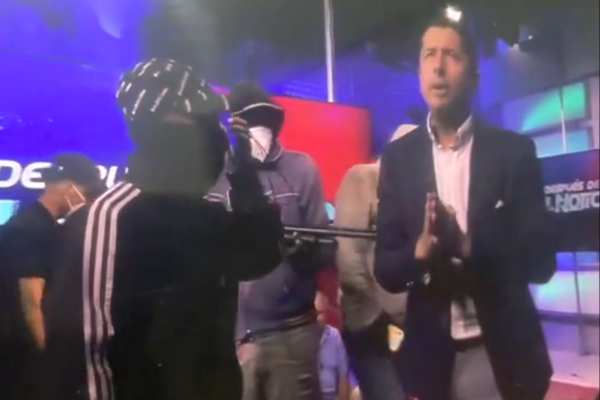 Ισημερινός: Ένοπλοι εισέβαλαν στο πλατό της δημόσιας τηλεόρασης