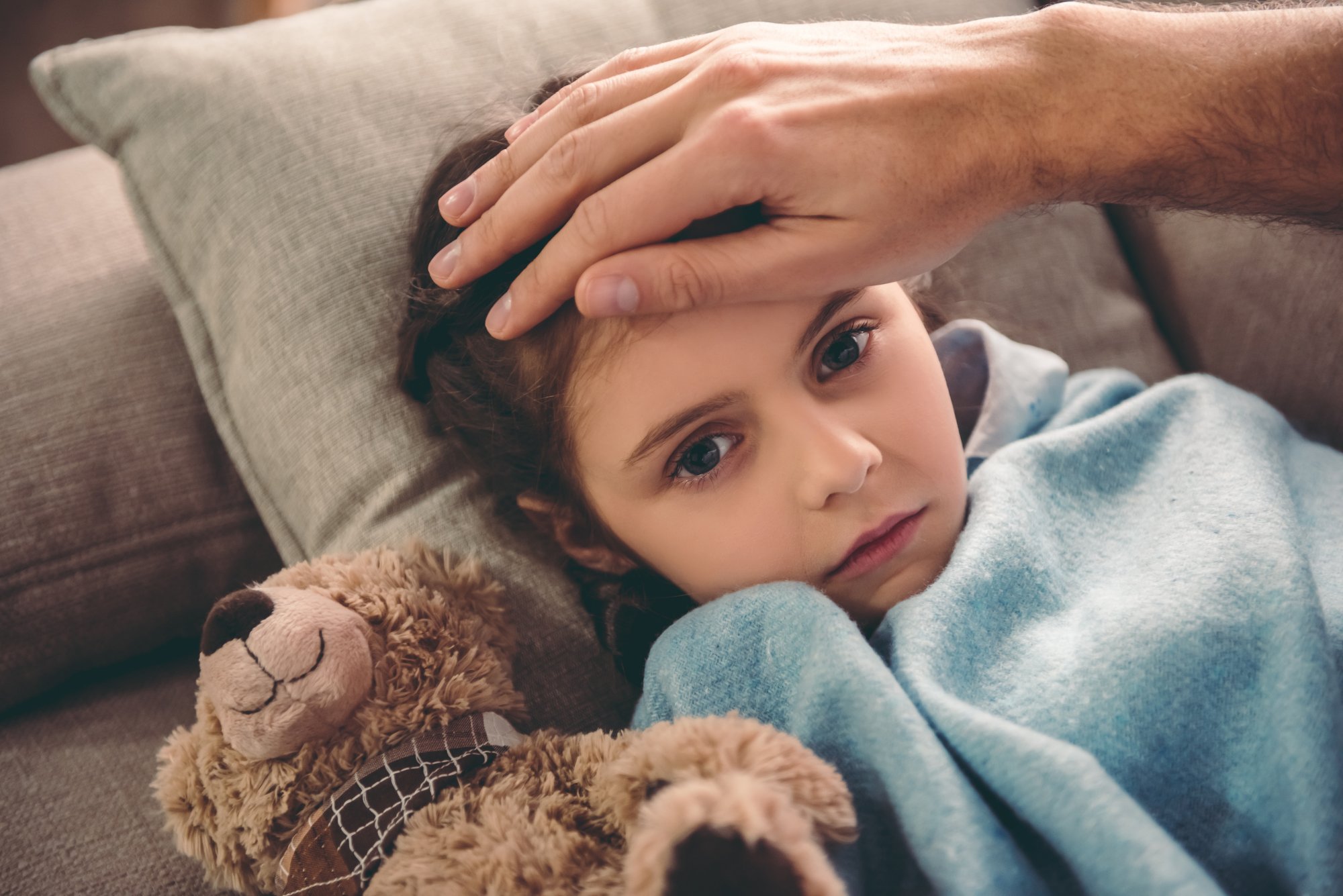 Στρεπτόκοκκος: Αυτά είναι τα συμπτώματα – Πώς μεταδίδεται, τα SOS για τους γονείς
