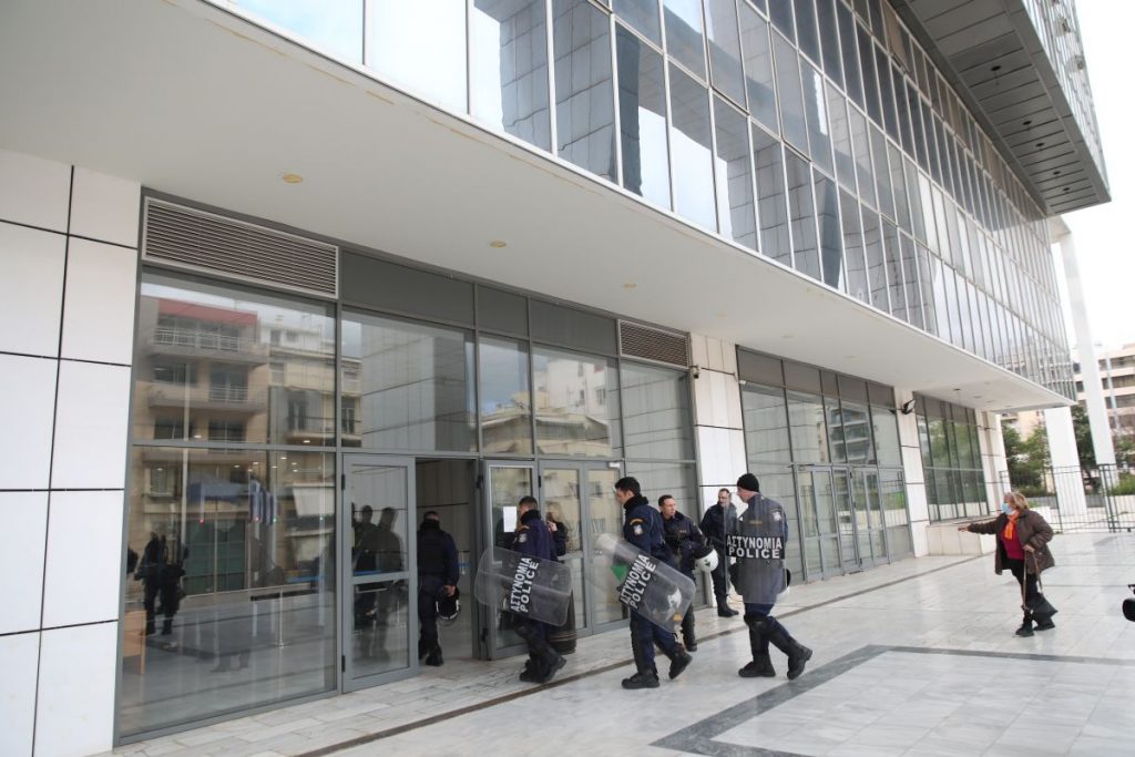 Κολωνός: Ο βασικός κατηγορούμενος αρνήθηκε βιασμό της 12χρονης, παραδέχτηκε συνεύρεση