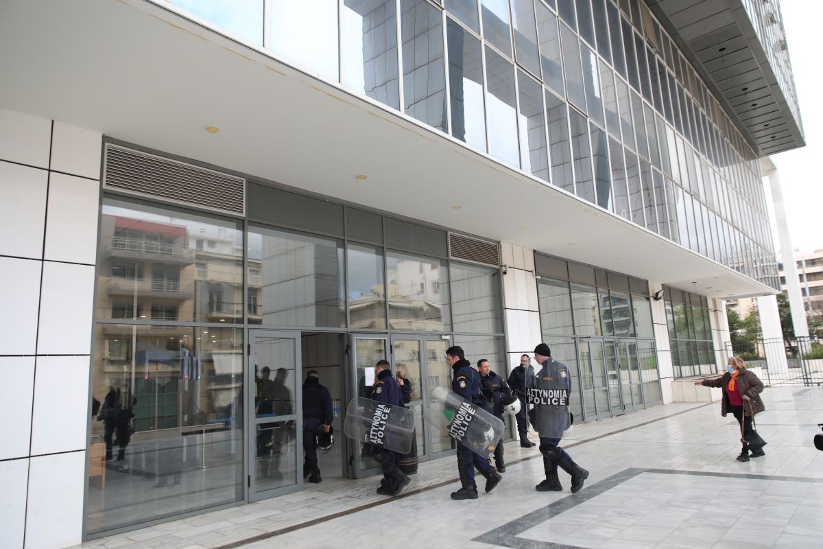 Κολωνός: Ο βασικός κατηγορούμενος αρνήθηκε βιασμό της 12χρονης, παραδέχτηκε συνεύρεση