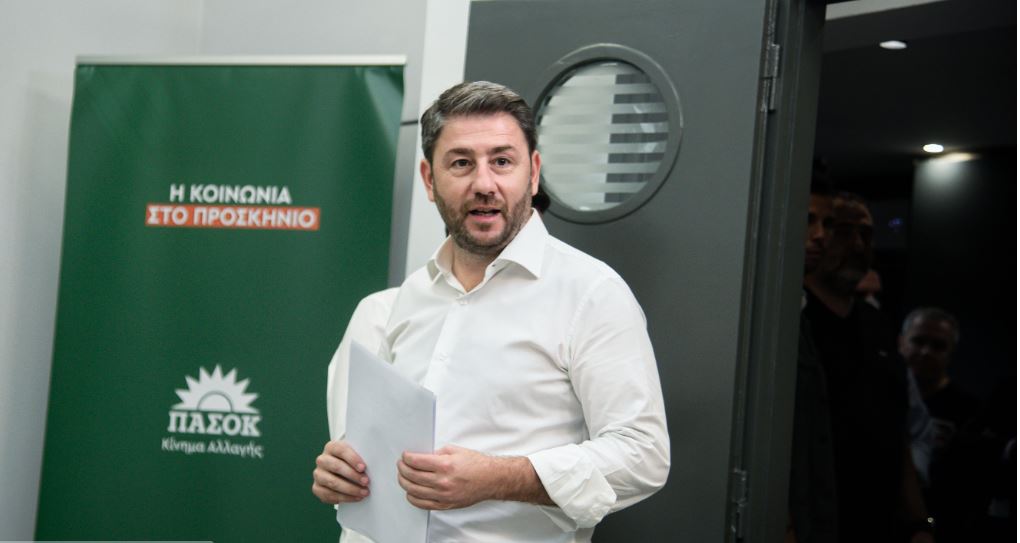 ΠαΣοΚ: Η «ατζέντα Μητσοτάκη», η (νέα) μάχη για το κέντρο και το «άνοιγμα» στα αριστερά