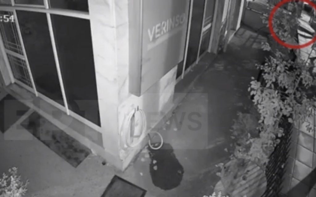 Δολοφονία 41χρονης: Η στιγμή που οι δράστες μεταφέρουν το μπαούλο – Βίντεο ντοκουμέντο