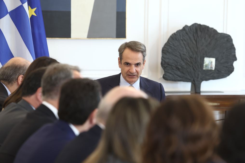 Ανασχηματισμός: Τα διλήμματα του Μητσοτάκη, ο «άγνωστος Χ» και οι καραμπόλες Ανασχηματισμός: Τα διλήμματα του Μητσοτάκη, ο «άγνωστος Χ» και οι καραμπόλες