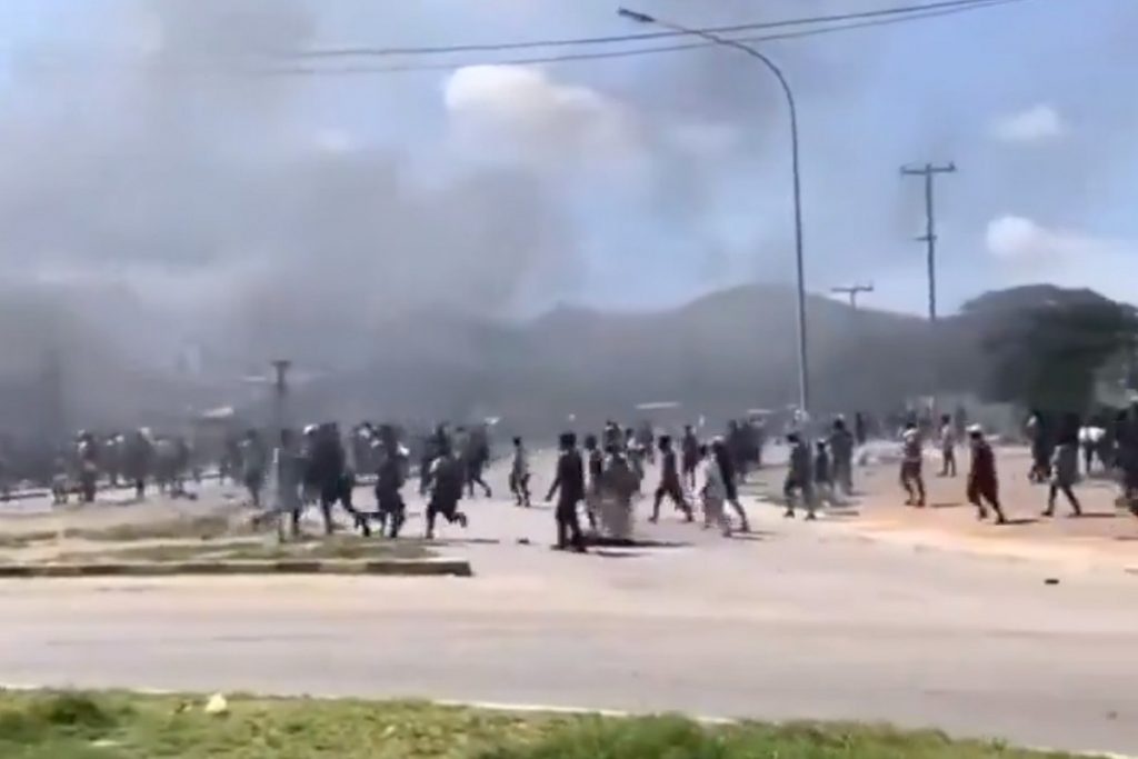 Χάος στην Παπούα Νέα Γουινέα – Δεκαπέντε νεκροί σε επεισόδια