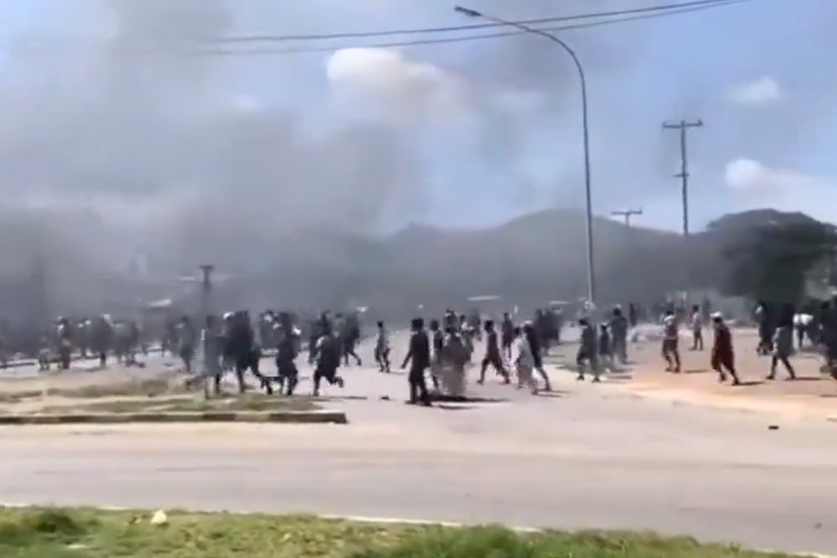 Χάος στην Παπούα Νέα Γουινέα – Δεκαπέντε νεκροί σε επεισόδια