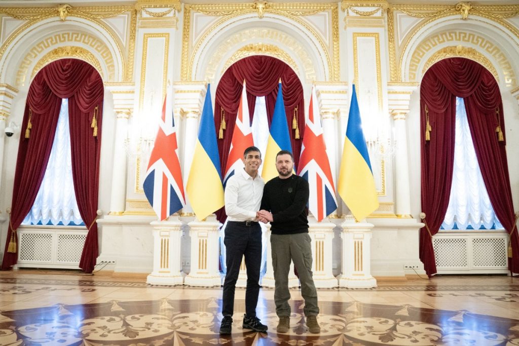 Στρατιωτική συμφωνία Ζελένσκι- Σούνακ – Τι απαντά ο Μεντβέντεφ