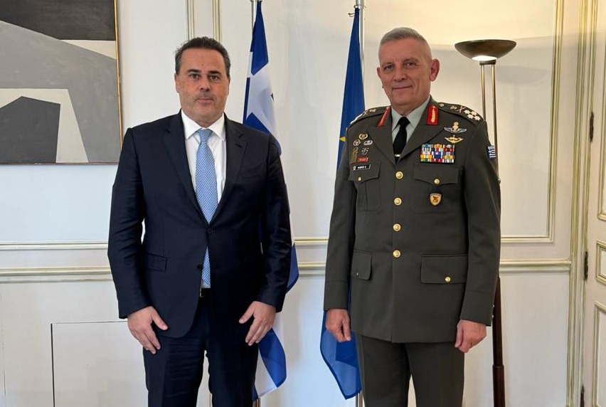 Παπασταύρου σε Φλώρο: Το όνομά σας εμπνέει αναγνώριση και σεβασμό σε όλους