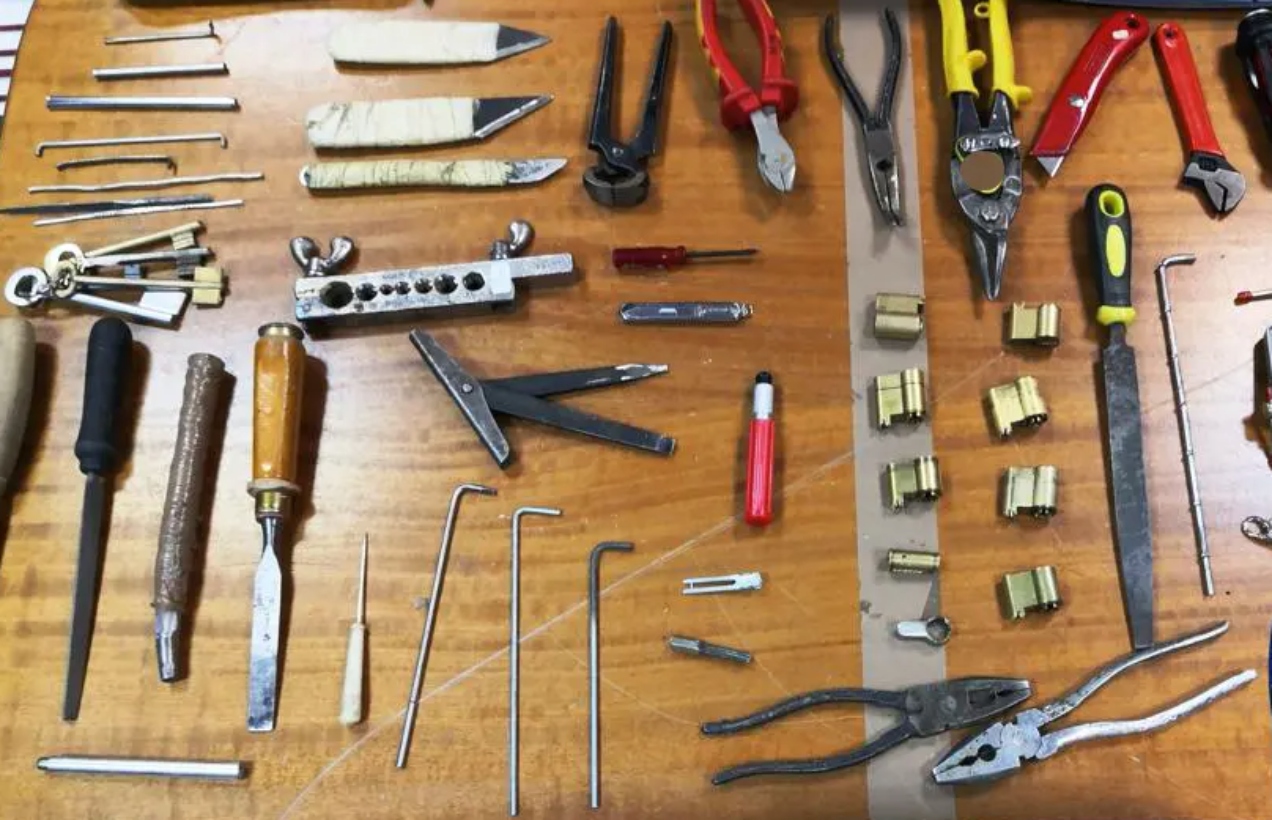 Διαρρήξεις, απαγωγές, εκβιασμοί – Η ΕΛ.ΑΣ ξεσκέπασε σπείρα με τη δομή «VOR V ZAKONE»