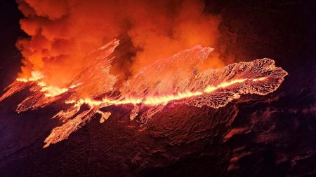 «Βρυχάται» ακόμα το ηφαίστειο στην Ισλανδία
