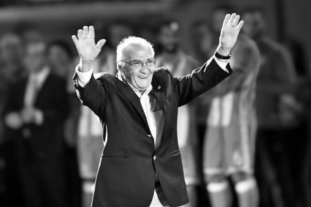 Πέθανε ο Γιώργος Δαρίβας, θλίψη στην οικογένεια του Ολυμπιακού