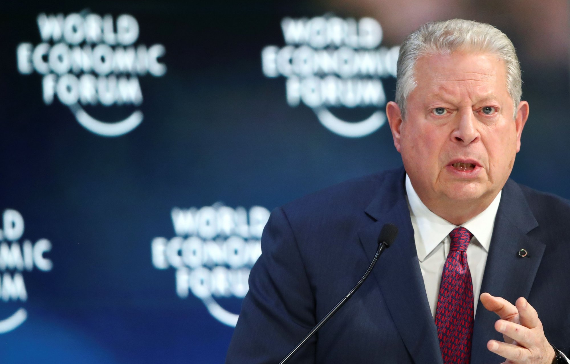 Νταβός – Αλ Γκορ: Να τηρηθεί η δέσμευση για τα ορυκτά καύσιμα