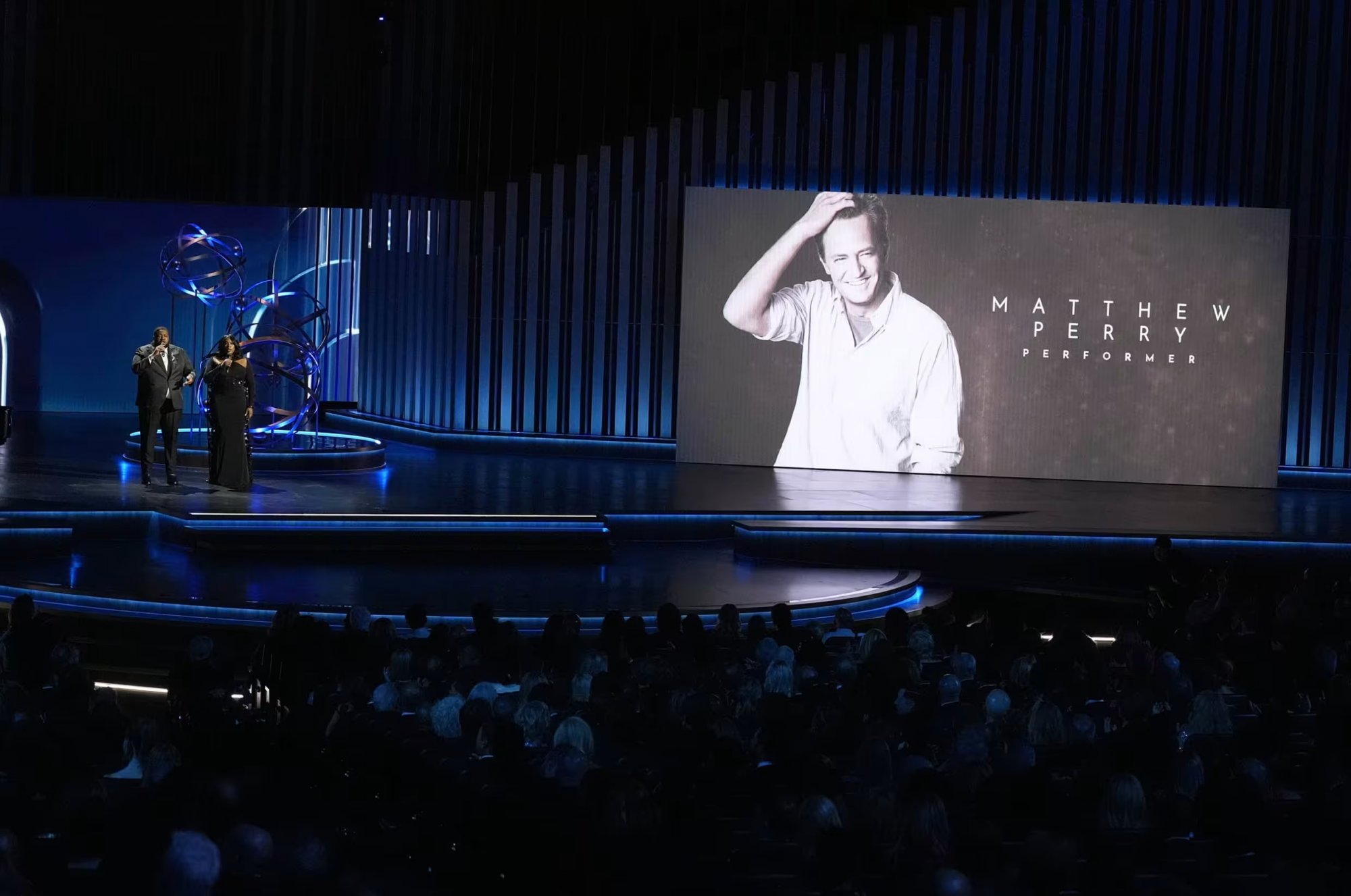 Matthew Perry: Η 75η τελετή των βραβείων Emmy τιμά το αγαπημένο «Φιλαράκι»