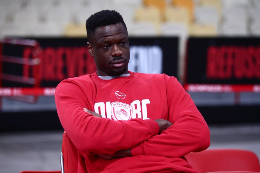 Ολυμπιακός: Ο Φαλ νοκ άουτ για τρεις εβδομάδες, ποια ματς χάνει